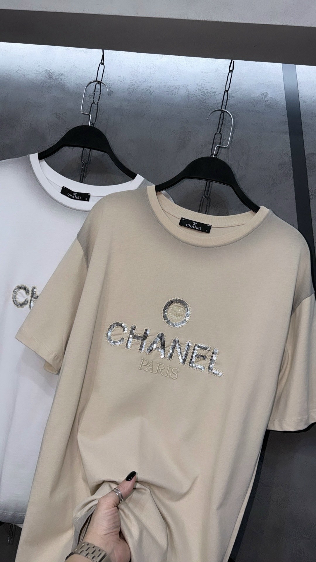 футболка chanel,футболка женская chanel,футболки модные,шанель одежда,футболки для женщин