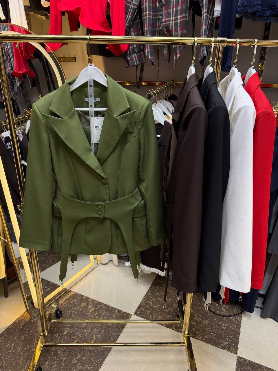 жакет,красный жакет,красный пиджак женский,приталенный жакет,женский пиджак