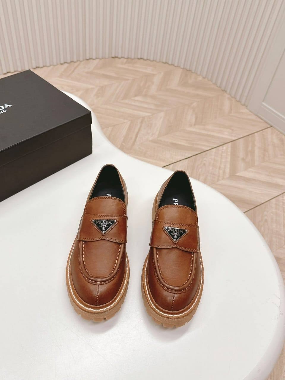 ,туфли лоферы женские,кожаные лоферы prada,лоферы женские коричневые,лоферы женские