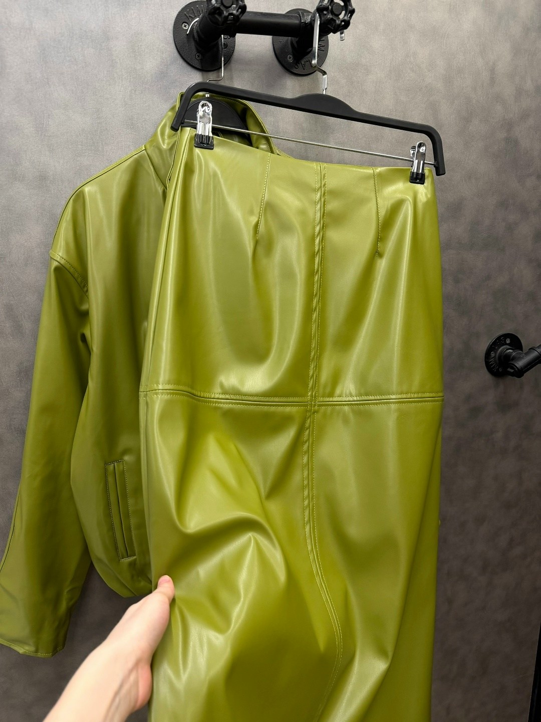 стильные наряды,женский костюм,женские наряды,кожаная куртка