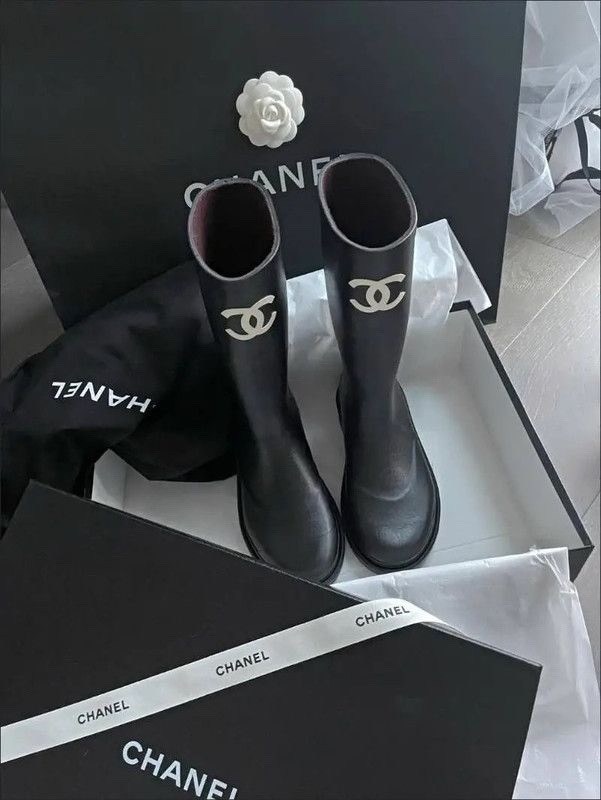 резиновые сапоги chanel,женские резиновые сапоги chanel черные,chanel черные резиновые сапоги для женщин,шанель сапоги резиновые,чёрные резиновые сапоги chanel