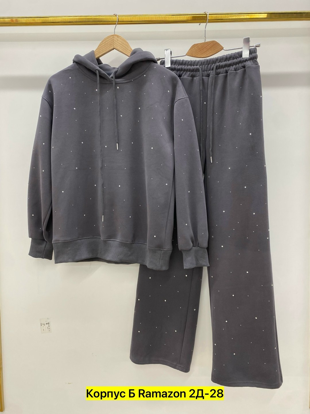 женские костюмы,,костюм стразы,костюм спортивный в стразах,костюм женский со стразами