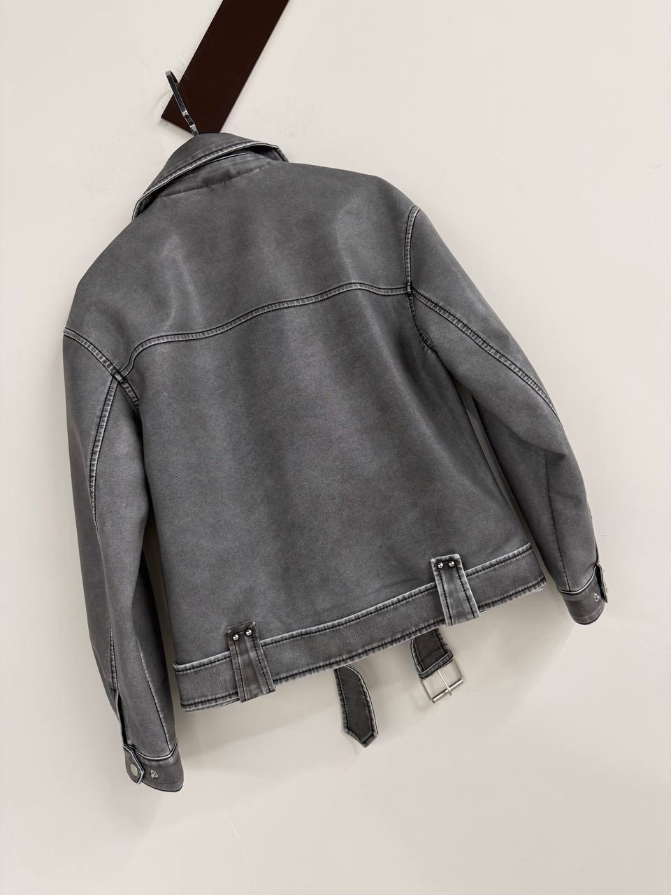 косуха винтажная куртка кожаная oversize серая monyken,куртка косуха,куртка кожаная,женская кожаная куртка,косуха серая винтажная куртка кожаная оверсайз aftfbasic