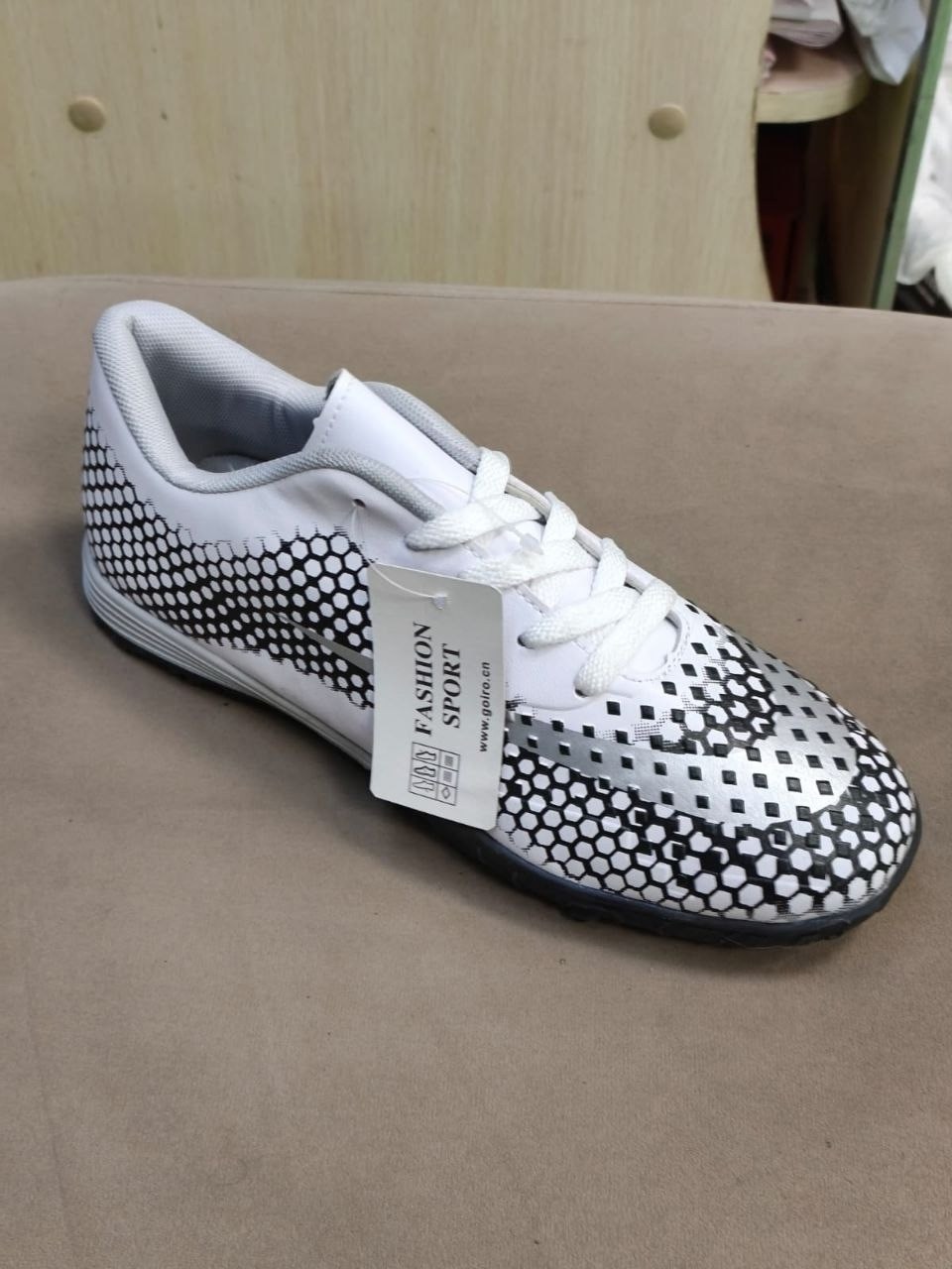 футбольная ,футбольная бутса,мужская футбольная , для футбола,кроссовки футбольные