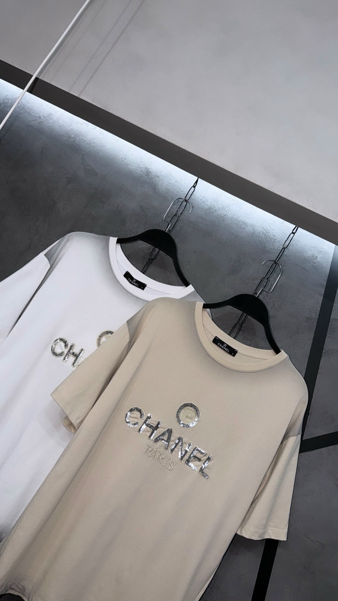 футболка chanel,футболка женская chanel,футболки модные,шанель одежда,футболки для женщин