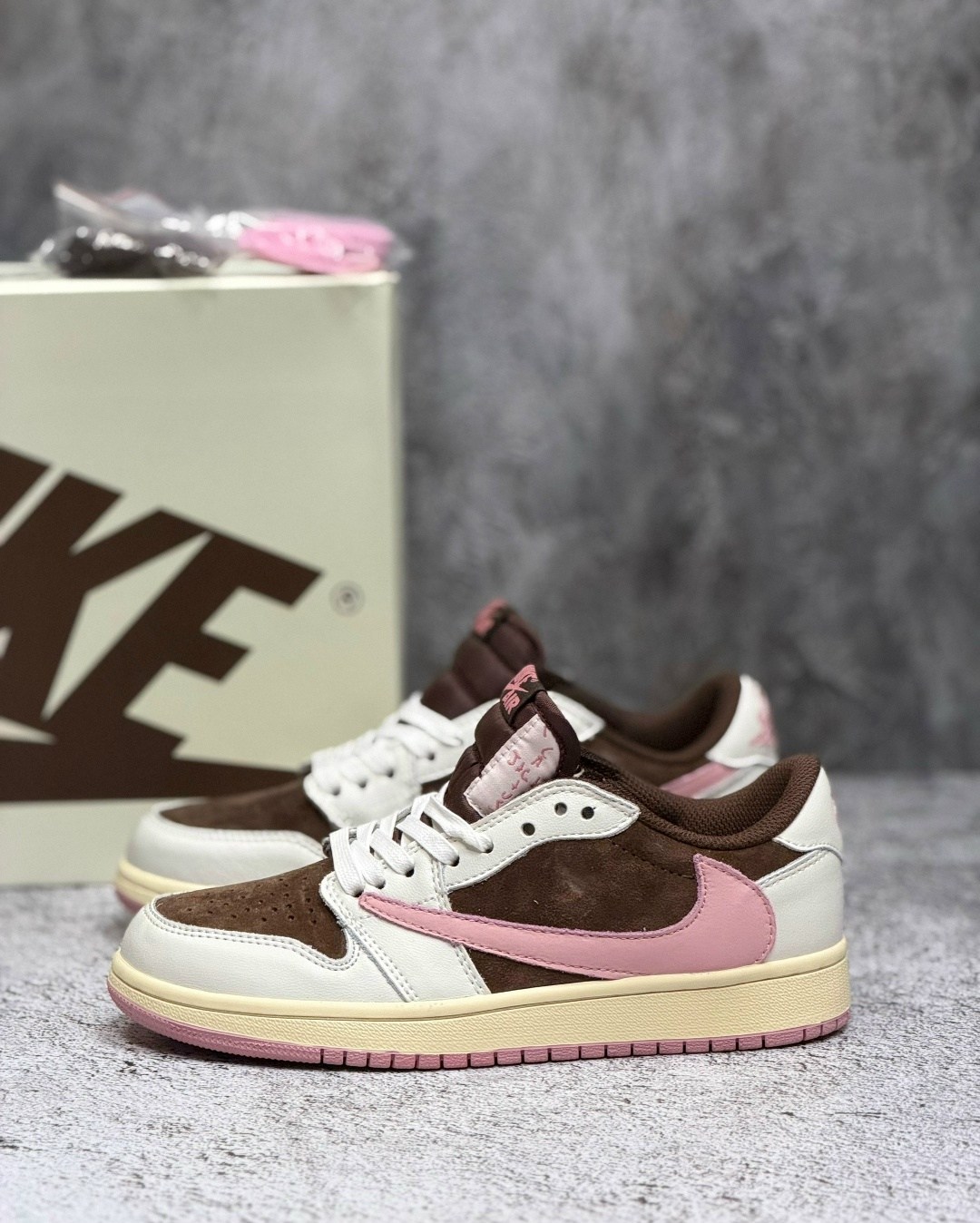 кеды travis scott x air jordan 1 pink oxford,кроссовки nike travis scott x air jordan 1 low,nike air jordan 1 low x travis scott,кроссовки nike air jordan 1 low travis scott,nike air jordan 1 low trav
