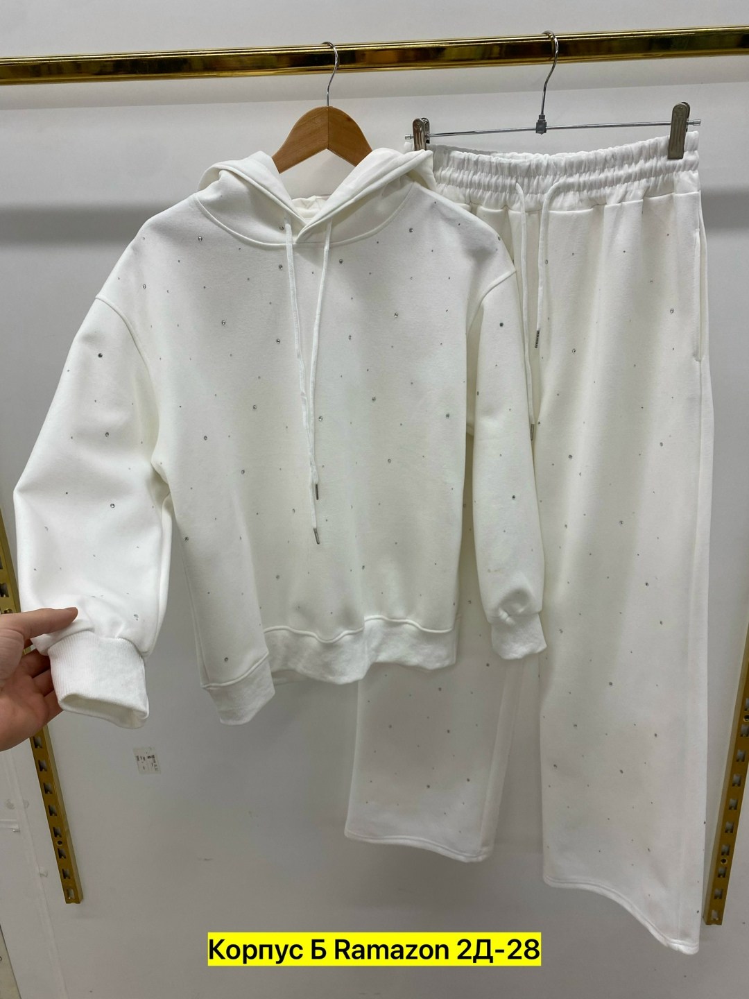 женские костюмы,,костюм стразы,костюм спортивный в стразах,костюм женский со стразами