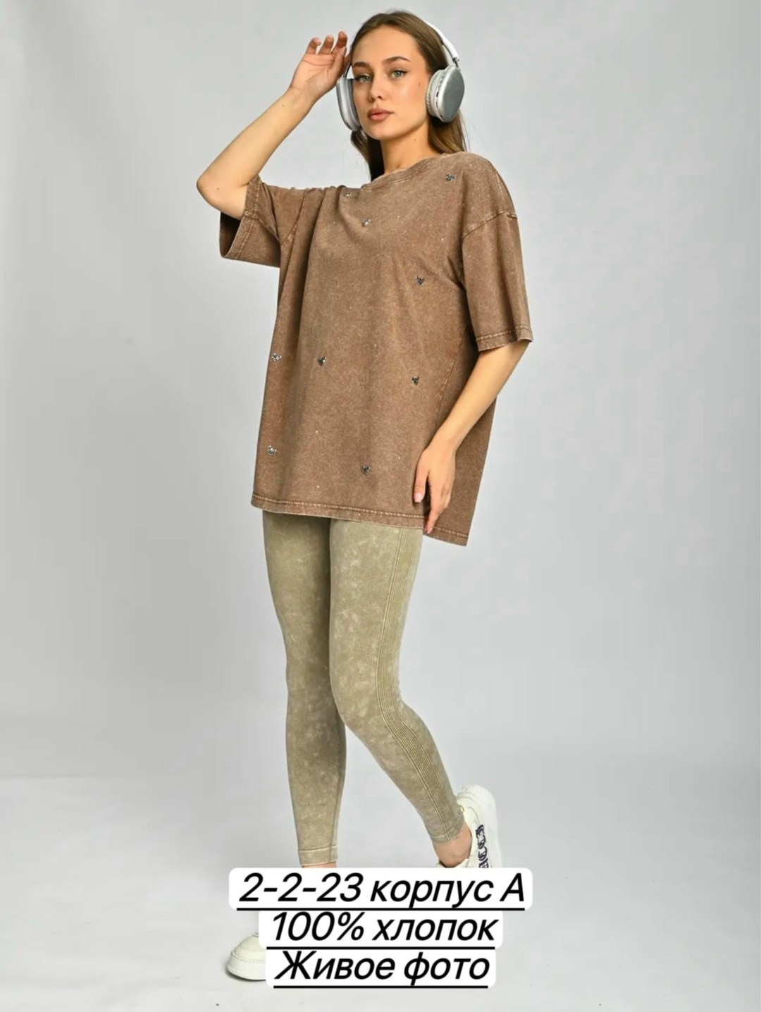 свитшот женская,футболка с эффектом варёнки в стиле оверсайз,футболка женская с эффектом варёнки в стиле оверсайз с маленькими сердечками,свитшот со стразами,женская кофта