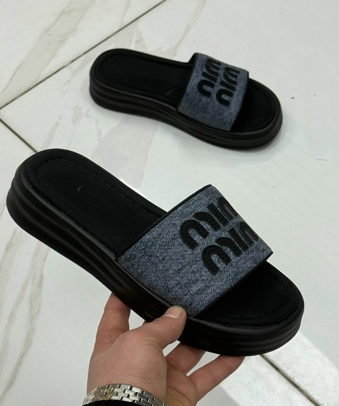 шлепки женские,женские шлепанцы,,шлепанцы miu miu,шлепки рич