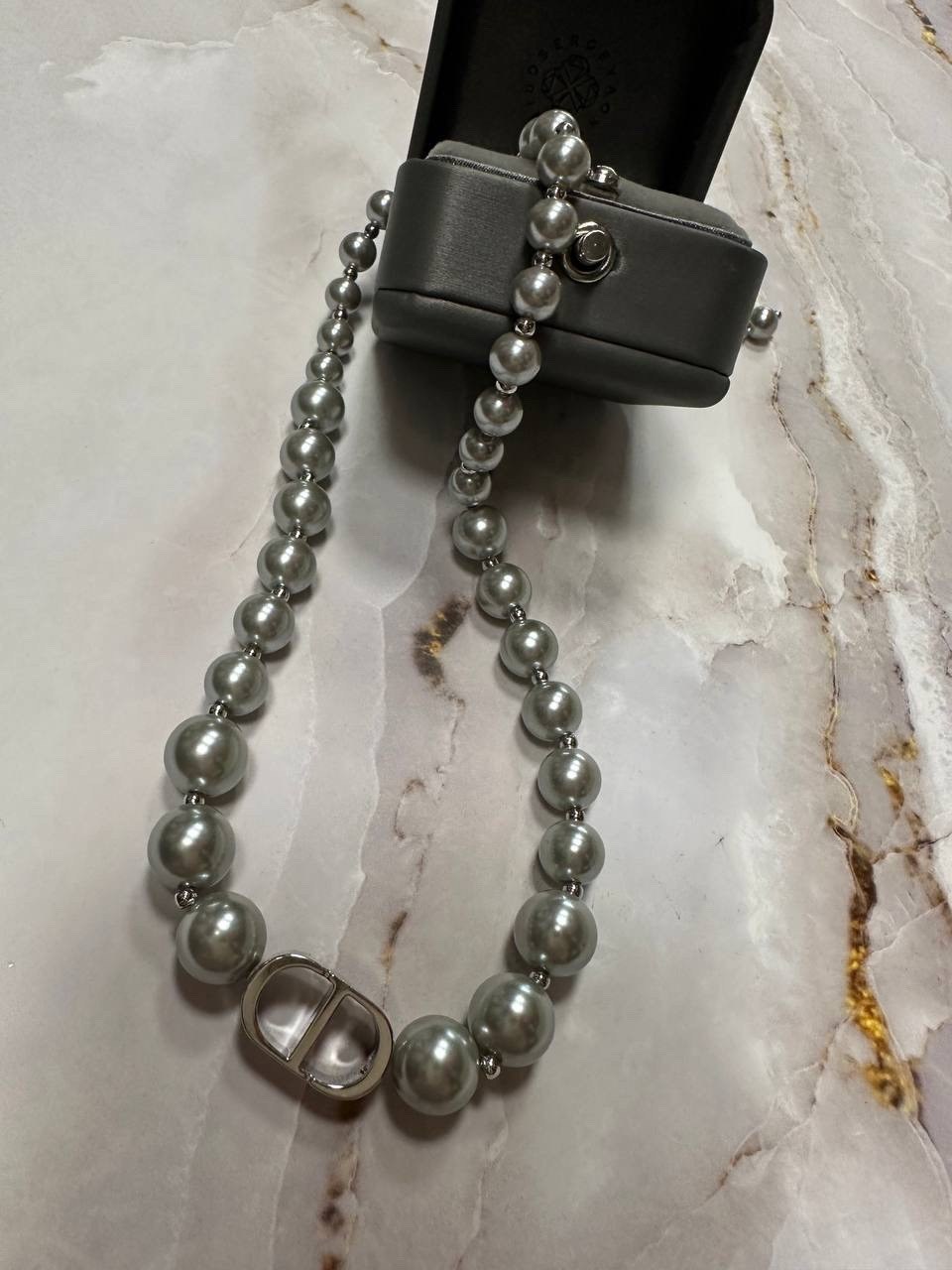 жемчужное ожерелье,ожерелье,жемчужный чокер диор,цепь кристиан диор,чокер цепочка с жемчужными бусинами ожерелье на шею
