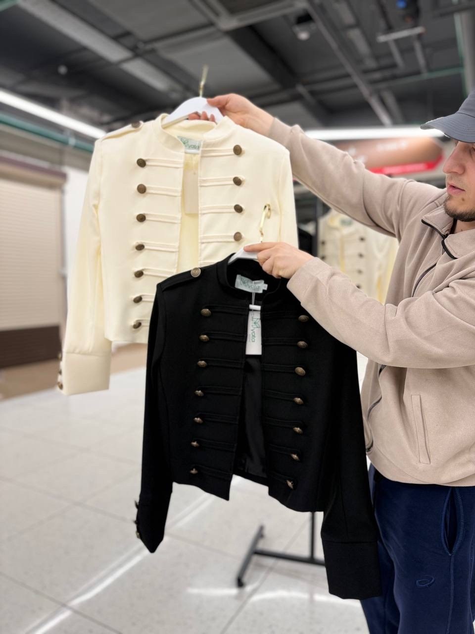 жакет двубортный,куртка кожаная,белая куртка,короткое пальто,укороченная куртка