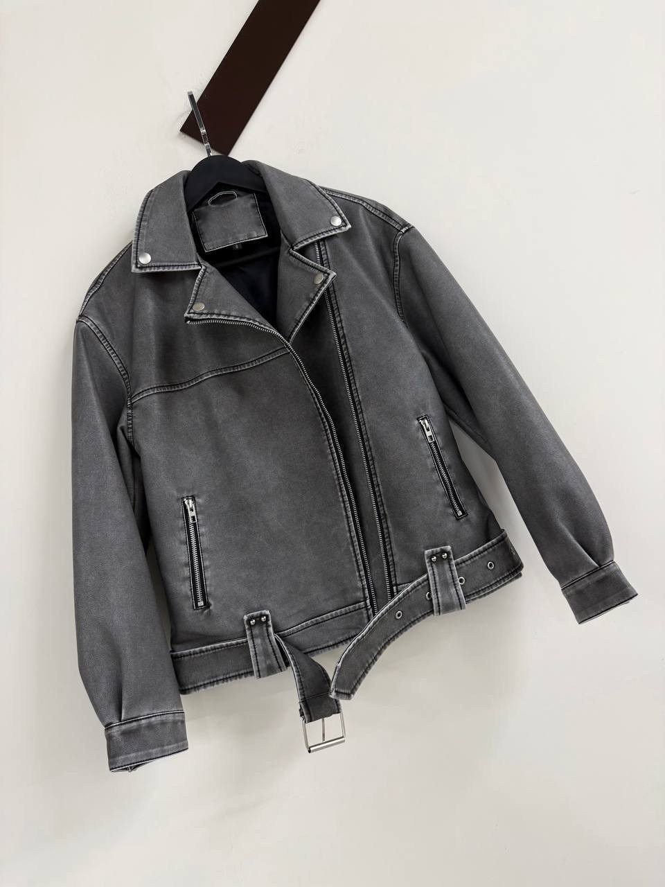 косуха винтажная куртка кожаная oversize серая monyken,куртка косуха,куртка кожаная,женская кожаная куртка,косуха серая винтажная куртка кожаная оверсайз aftfbasic