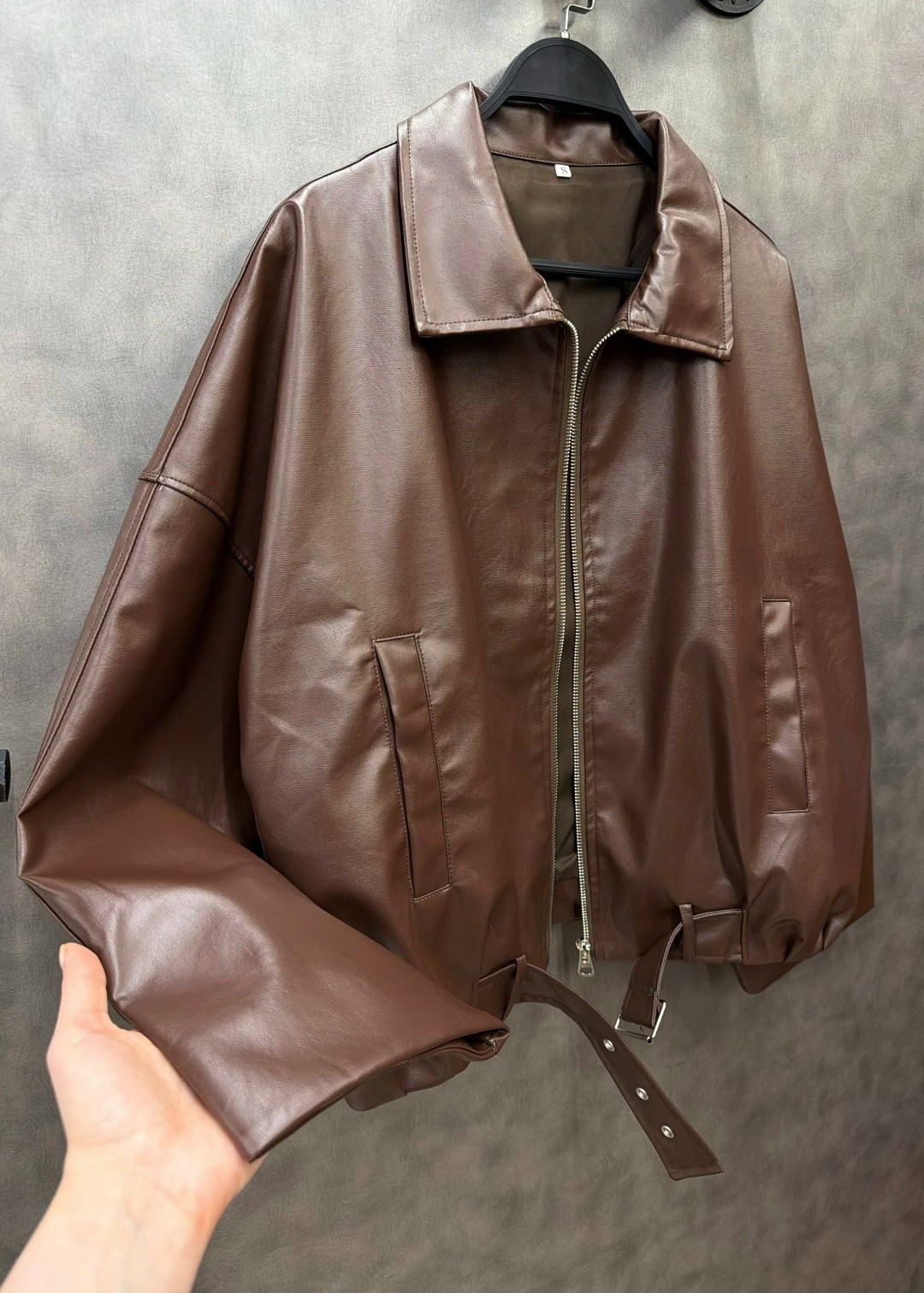 кожаная куртка,куртка модная,кожаная куртка с капюшоном,куртка бомбер,женская кожаная куртка