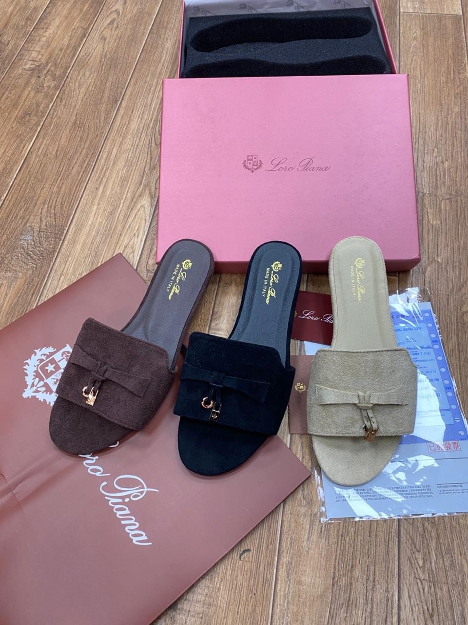 ,шлепанцы женские,шлепки женские,loro piana шлепки,модные тапочки