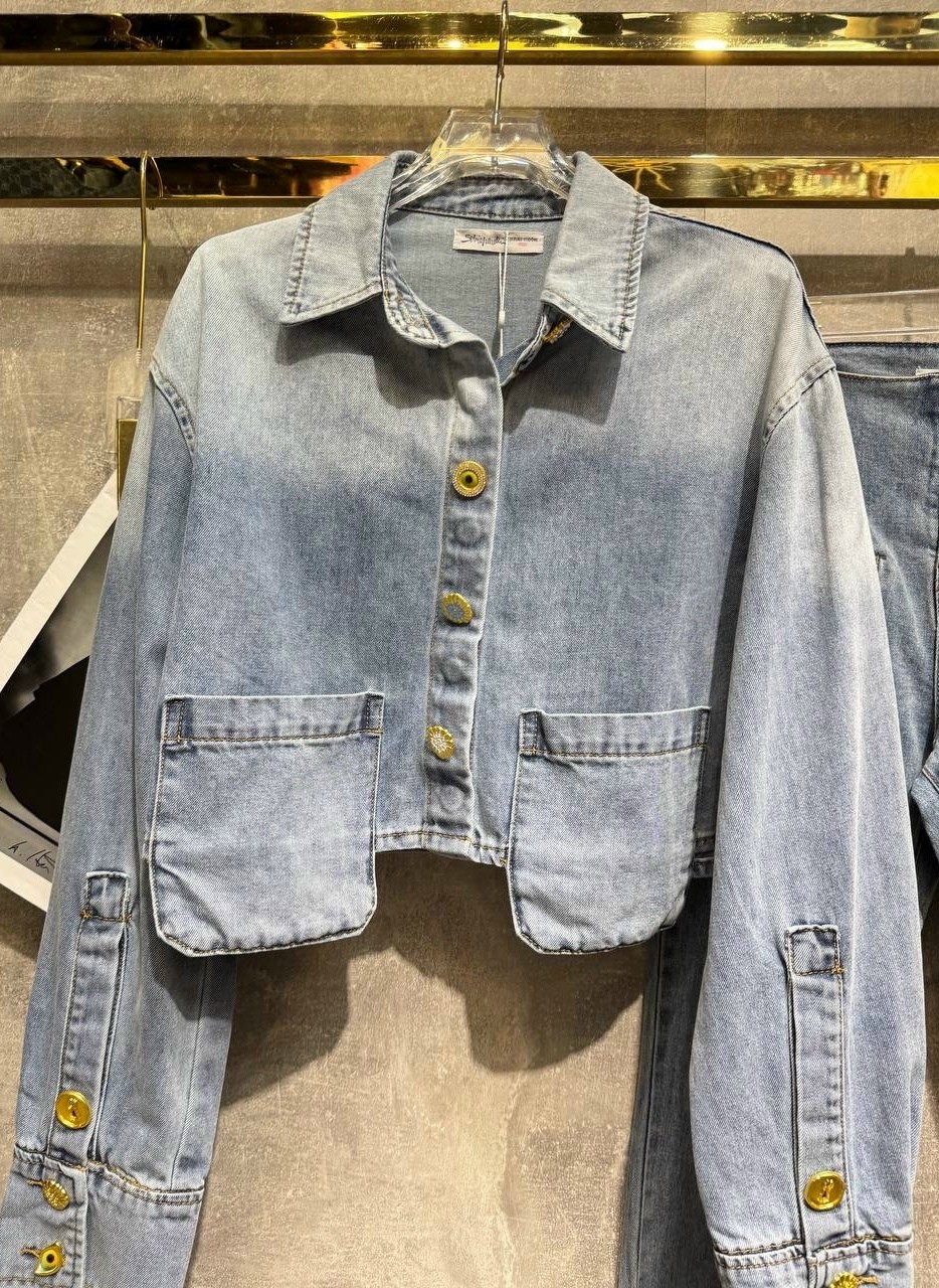 женская джинсовая куртка,джинсовая куртка,джинсовый пиджак,джинсовая куртка с карманами,голубые джинсы