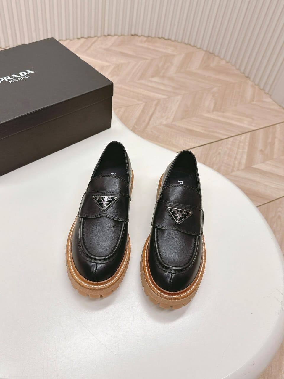 ,туфли лоферы женские,кожаные лоферы prada,лоферы женские коричневые,лоферы женские