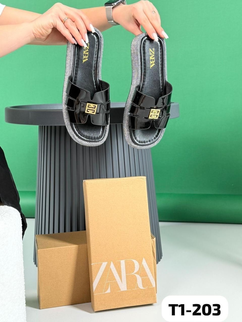 шлепки фенди женские оригинал,шлепанцы fendi,шлепки фенди,шлепанцы женские,шлепки женские