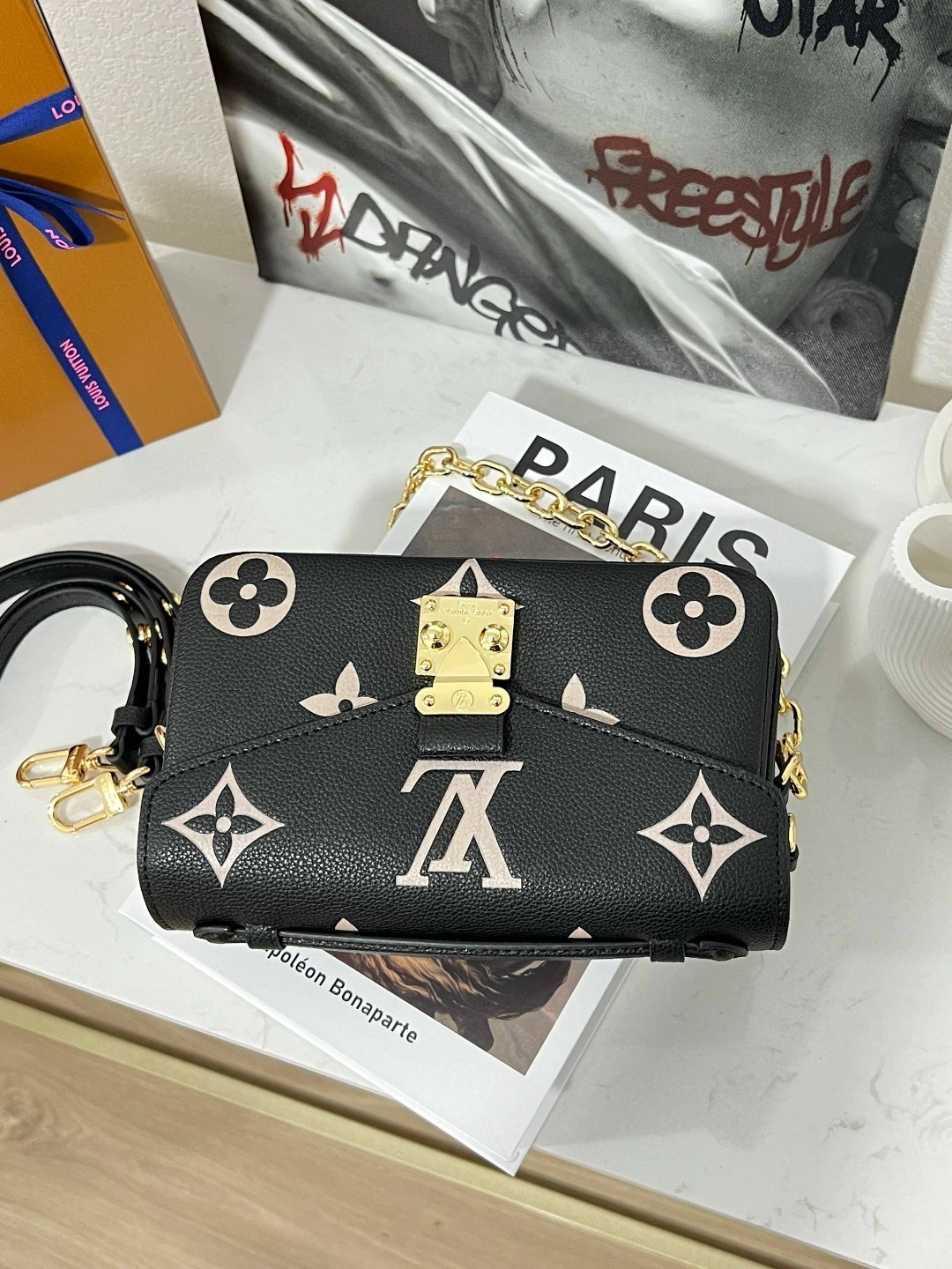 louis vuitton сумка на плечо,сумка pochette metis east west louis vuitton,сумка louis vuitton женская,сумкa louis vuitton,сумка pochette metis east west louis vuitton lv