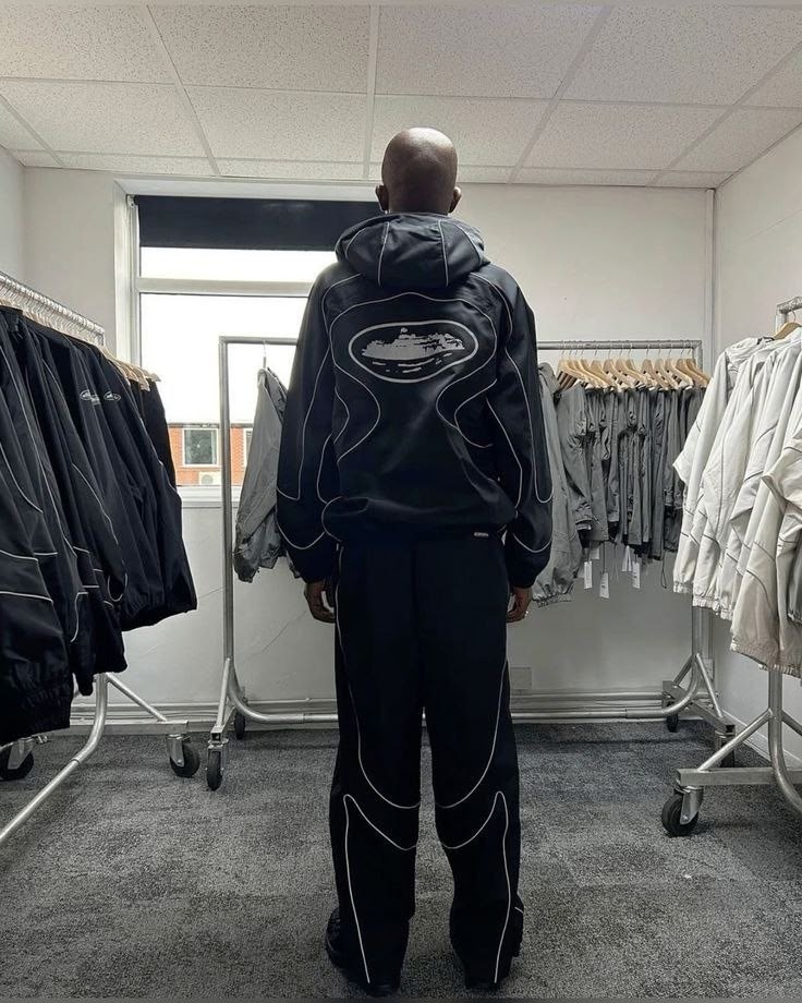 неоновые костюмы,ветровка nike x corteiz,неоновая одежда мужская,streetwear men outfit