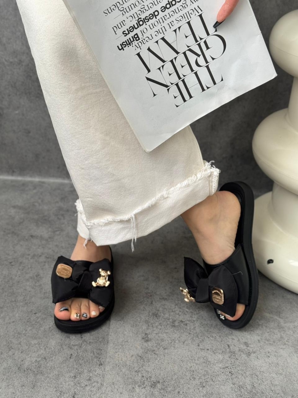 шлепанцы женские,женские шлепки,,модные шлепанцы,шлепанцы стильные