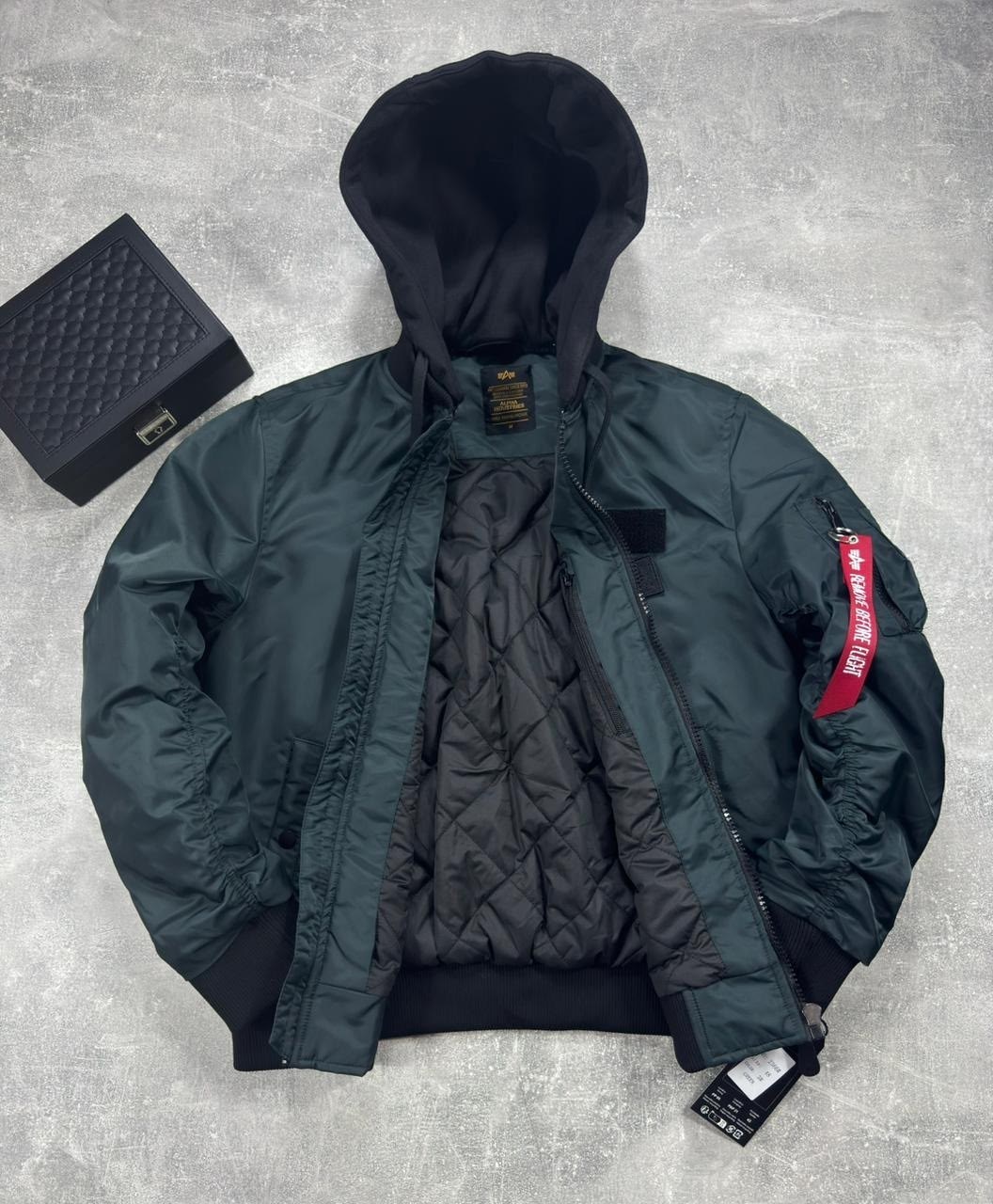бомбер alpha industries ma 1,зеленые куртки alpha industries,бомбер alpha industries зеленый,куртка бомбер,зелёный бомбер alpha industries ma 1