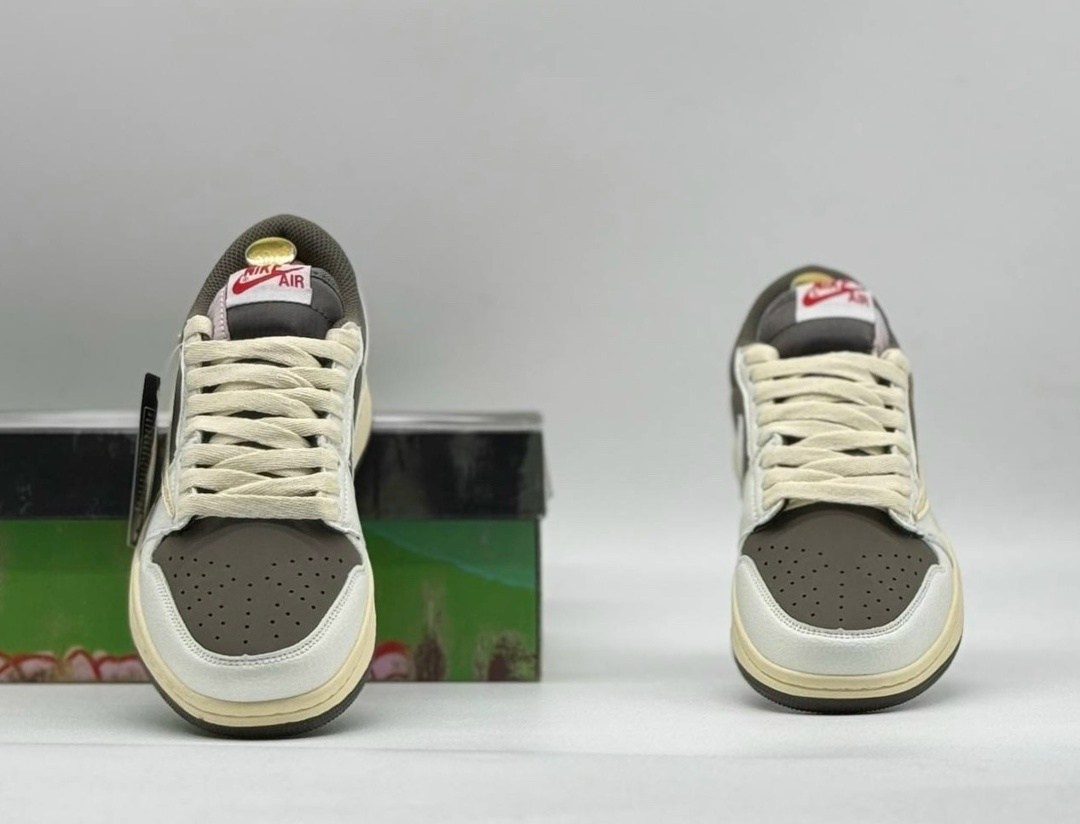 кроссовки nike air jordan 1 low x travis scott,nike air jordan 1 low travis scott,кроссовки travis scott x air jordan 1 low,nike air jordan 1 low travis scott reverse mocha,кроссовки travis scott x ni