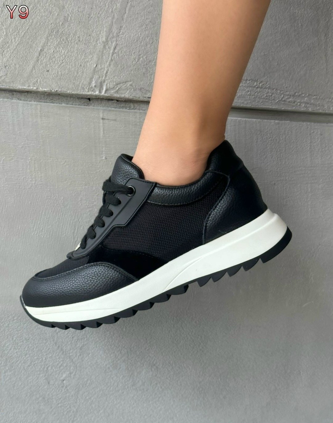 ,кроссовки женскиe,кроссовки черные,кроссовки для женщин,черные женские кроссовки