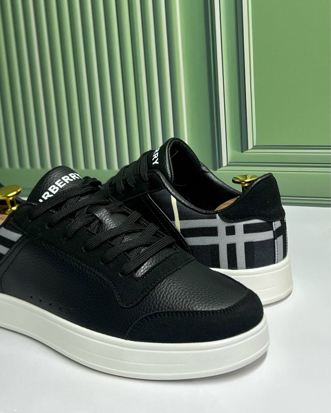 ,кроссовки fendi,кроссовки burberry,кроссовка мужской,кеды фенди