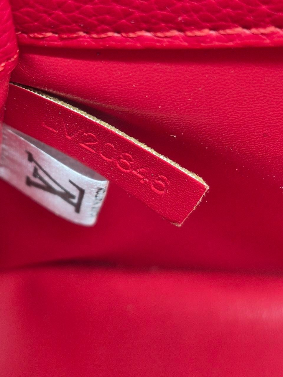 сумка женская louis vuitton,сумка louis vuitton,louis vuitton сумка на плечо кросс-боди,кожаная сумка louis vuitton capucines pm черная,сумочки