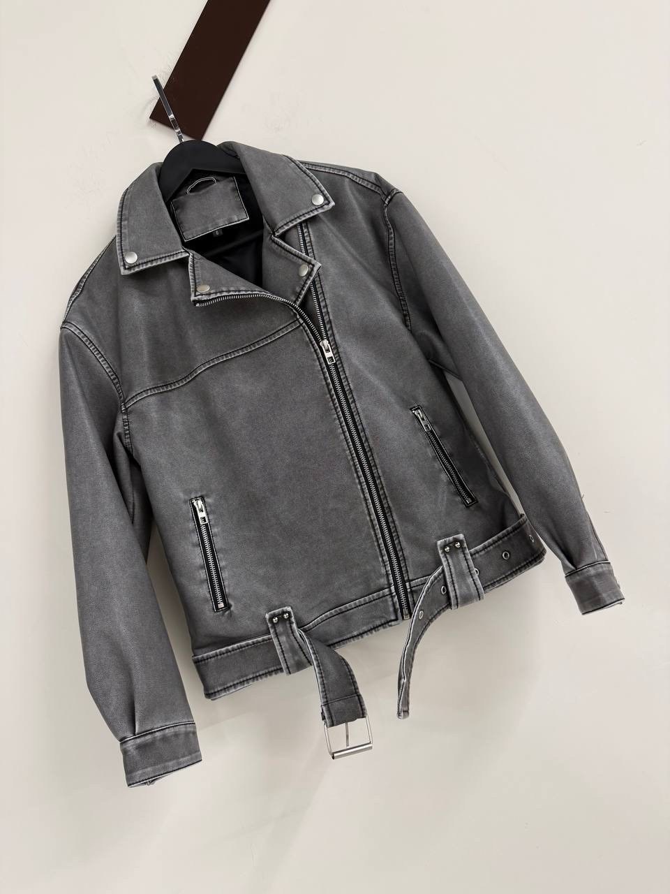 косуха винтажная куртка кожаная oversize серая monyken,куртка косуха,куртка кожаная,женская кожаная куртка,косуха серая винтажная куртка кожаная оверсайз aftfbasic