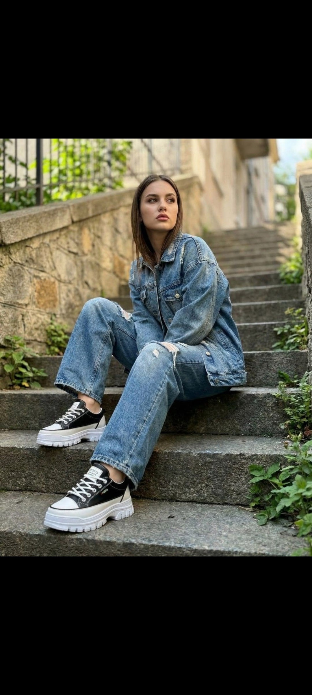 ,обуви,кожаные кроссовки,спортивная ,кожаная