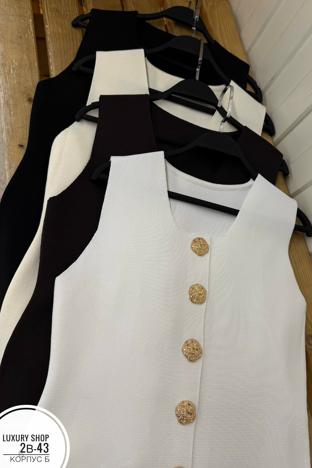платье с пуговицами,жилет на платье,платье женское белое,женское платье,платье без рукавов