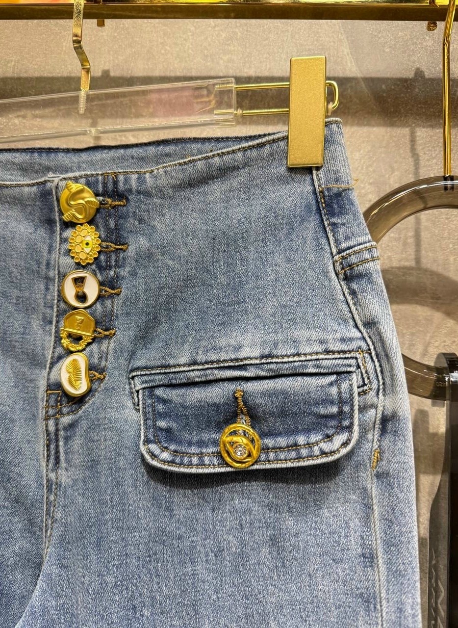 женская джинсовая куртка,джинсовая куртка,джинсовый пиджак,джинсовая куртка с карманами,голубые джинсы