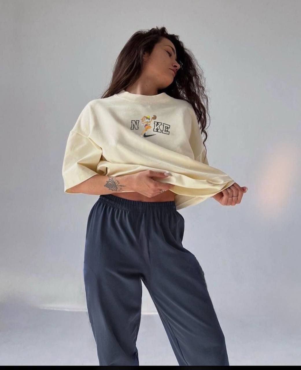 спортивный костюм оверсайз женский спортивный,спортивные костюмы женские,футболки оверсайз для девушек,стильные костюмы,костюм женский