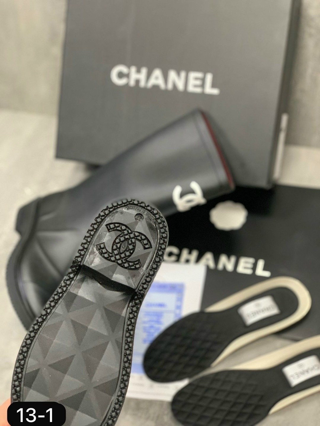 резиновые сапоги chanel,женские резиновые сапоги chanel черные,chanel черные резиновые сапоги для женщин,шанель сапоги резиновые,чёрные резиновые сапоги chanel