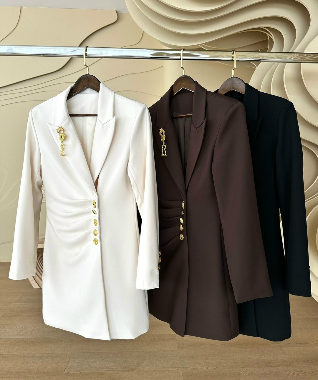 женское платье-пиджак balmain чёрного цвета,платье-пиджак,платье пиджак черное,платье черное балман пиджак бальман,платье пиджак с пуговицами