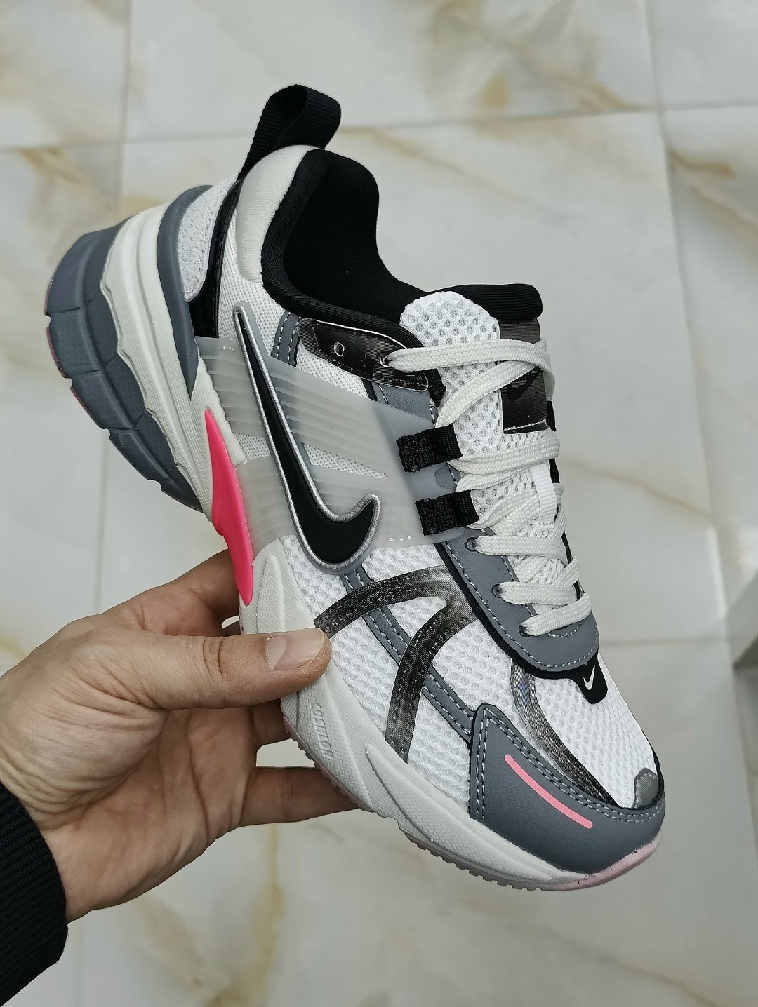nike v2k run женские беговые кроссовки,кроссовки,женские кроссовки,кроссовки для бега initiator женские с низким верхом розовые/белые/серебристые nike,кроссовки nike