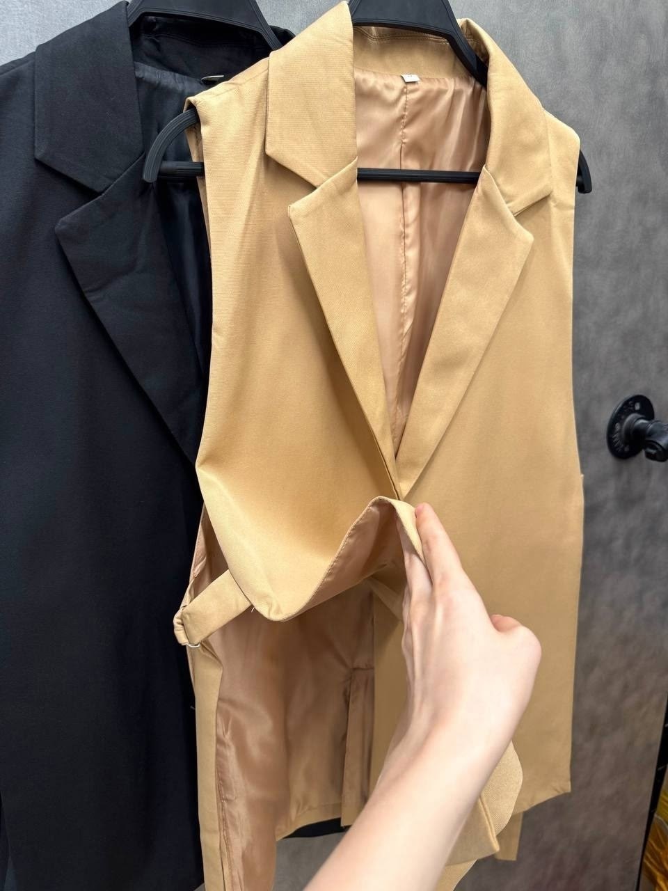 женский длинный жилет бежевый,жилет приталенный удлиненный,женский жилет,жилет удлиненный,женский деловой жилет