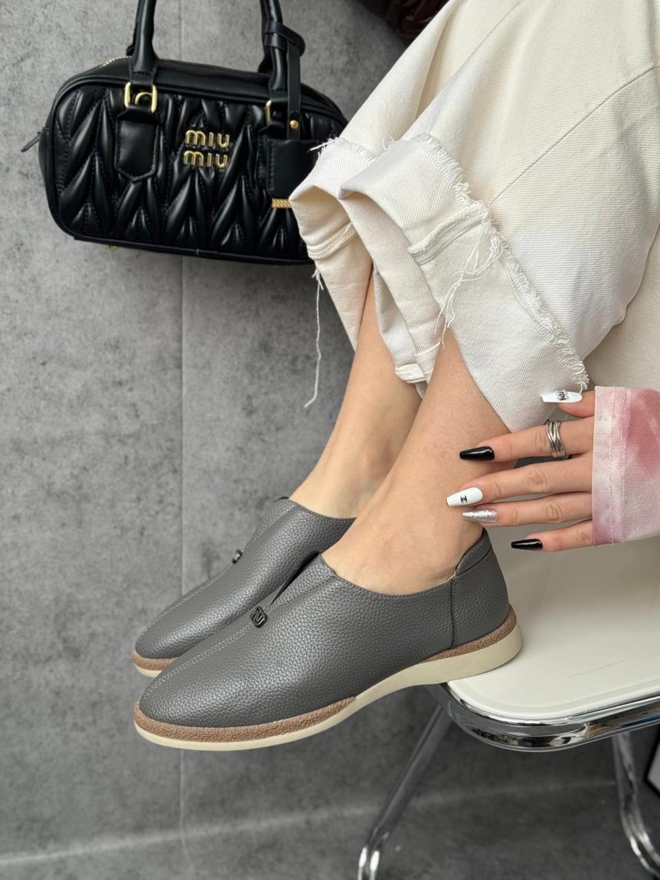 ,лоферы loro piana,лоферы серые,лоферы модные,замшевые лоферы