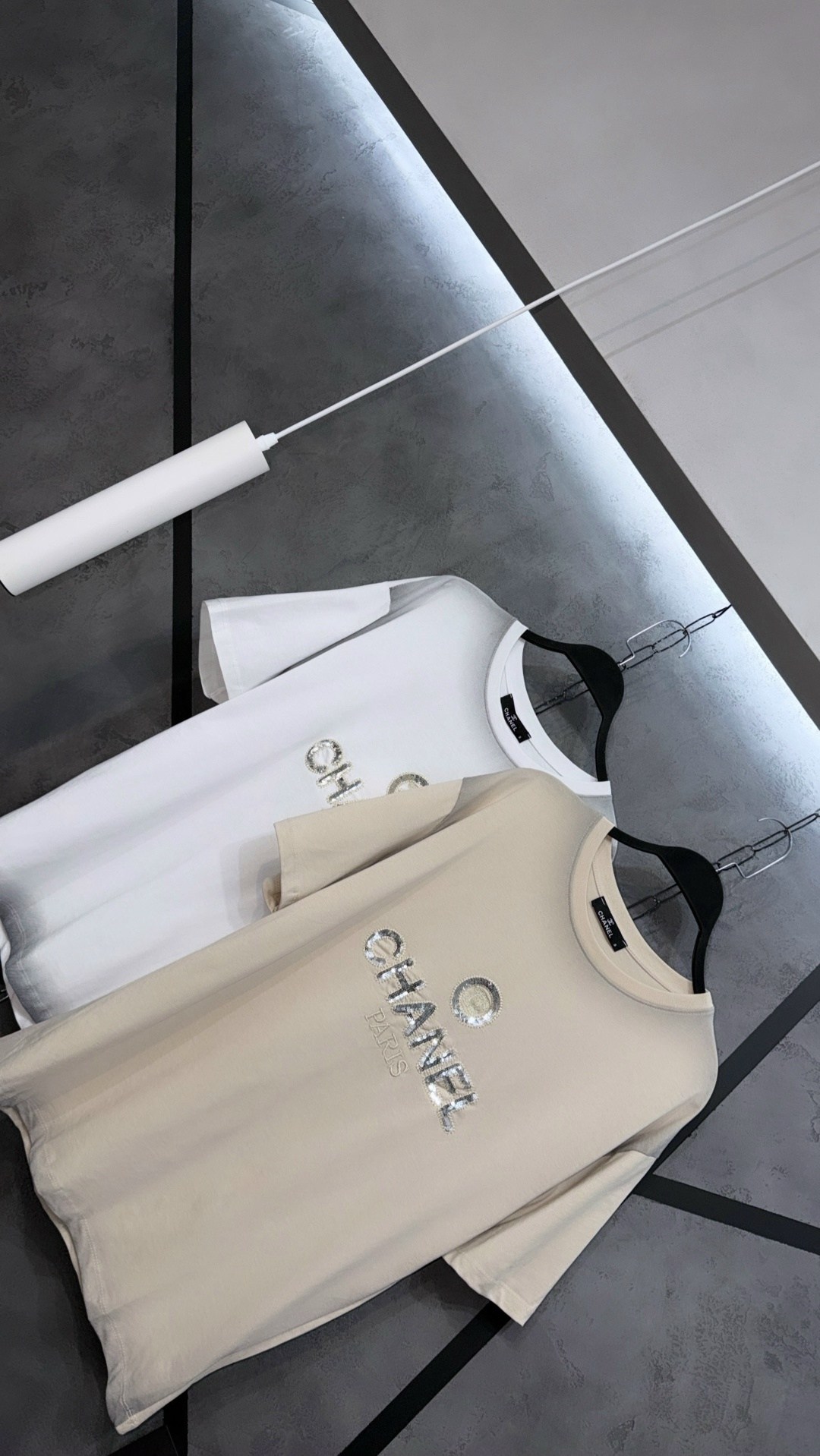 футболка chanel,футболка женская chanel,футболки модные,шанель одежда,футболки для женщин