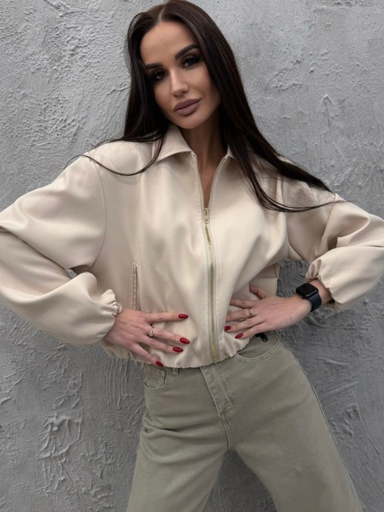 куртка бомбер,куртка бомбер женская,бежевый бомбер,куртка свободного кроя,кожаная куртка