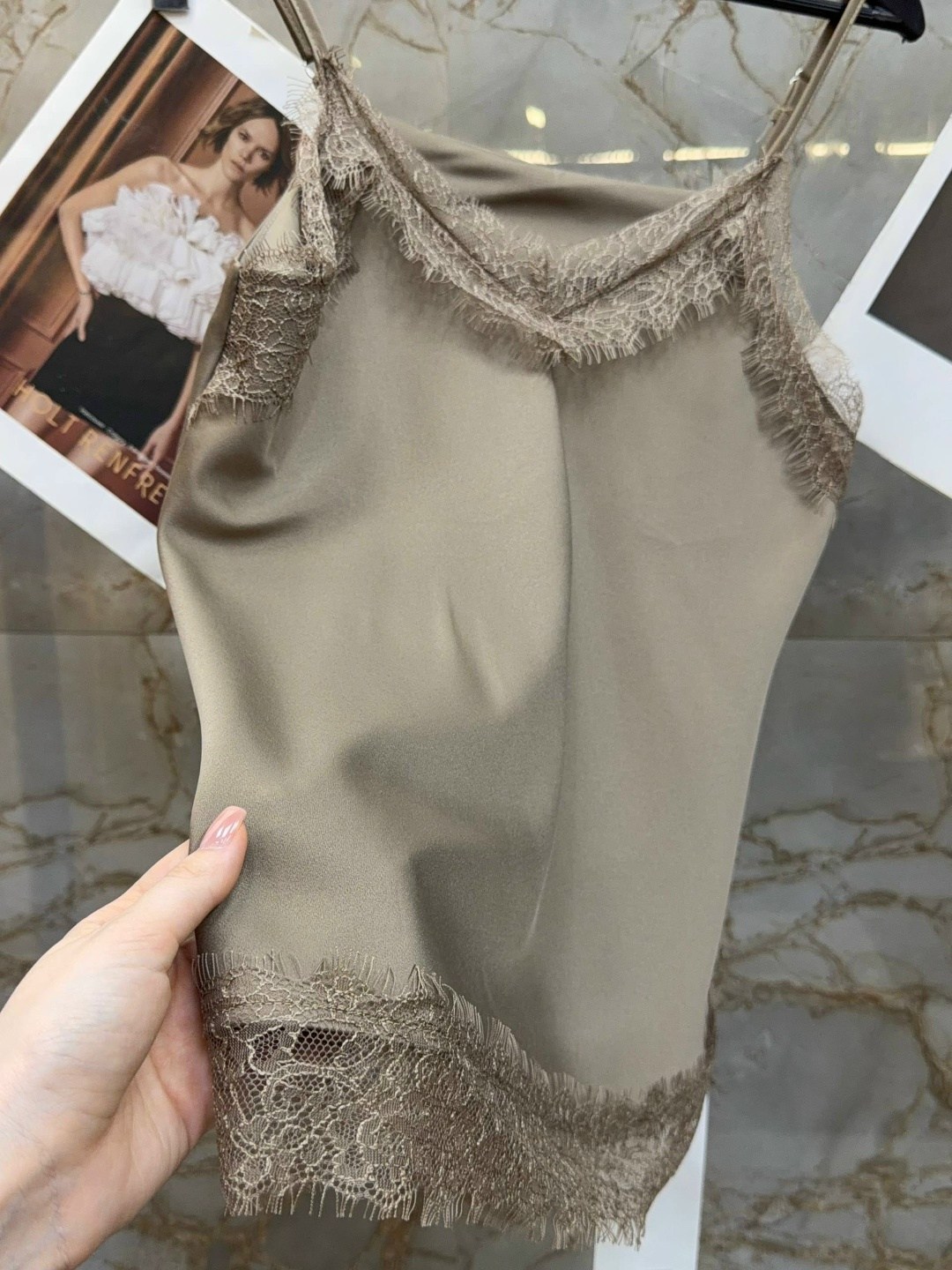 майка с кружевом,шелковый топ,топ с кружевом,майка с кружевом шелковая,атласный топ с кружевом