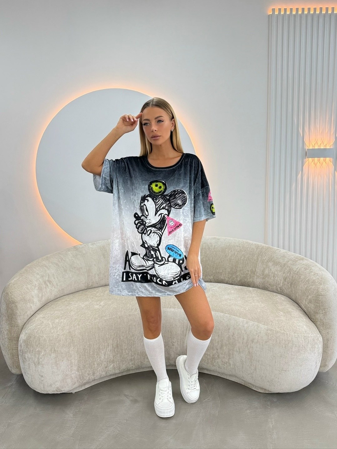 футболка оверсайз с принтом мики маус fashion lux,футболки оверсайз с принтами,оверсайз футболка,стиль оверсайз,женская футболка оверсайз