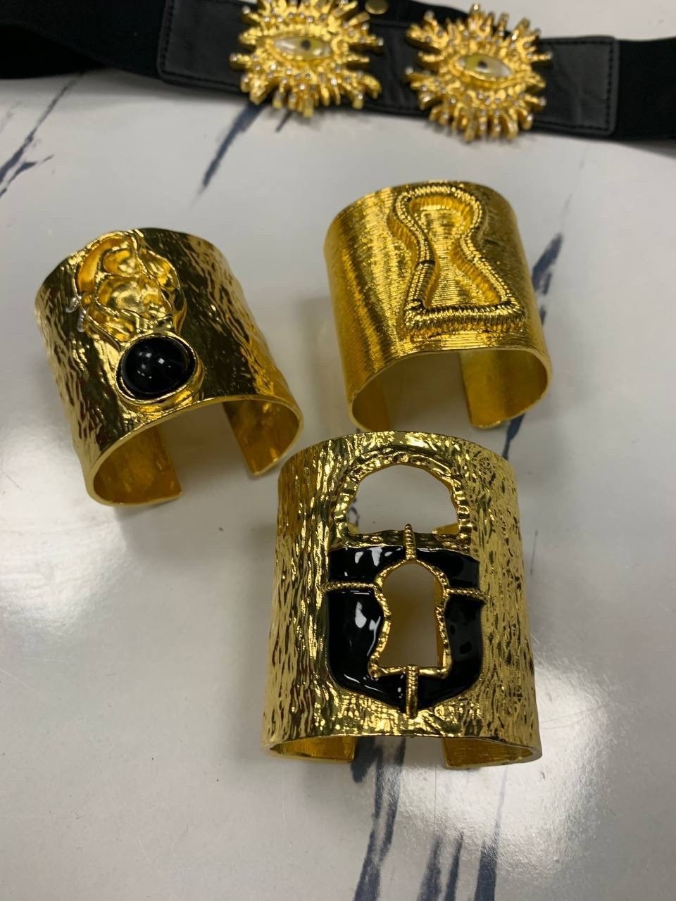 широкие браслеты,металлические браслеты-манжеты золотого цвета,ювелирные браслет,браслет,ювелирное украшение