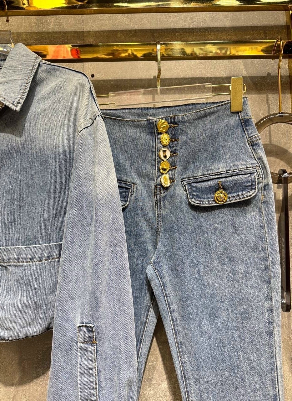 женская джинсовая куртка,джинсовая куртка,джинсовый пиджак,джинсовая куртка с карманами,голубые джинсы