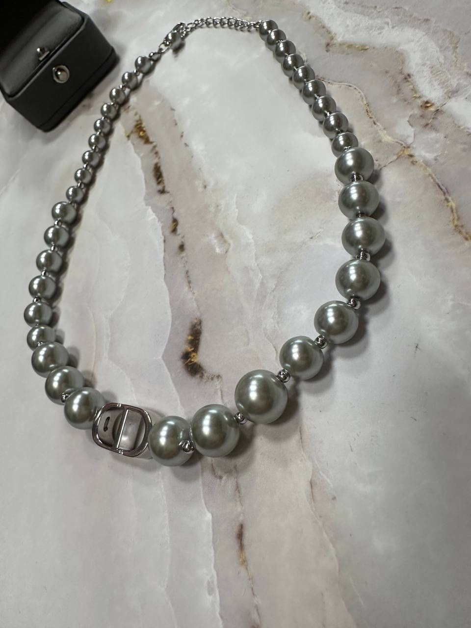 жемчужное ожерелье,ожерелье,жемчужный чокер диор,цепь кристиан диор,чокер цепочка с жемчужными бусинами ожерелье на шею