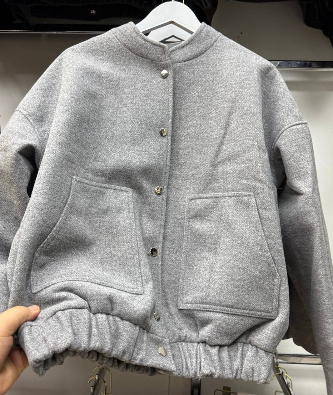 бомбер куртка оверсайз драповая kira clo,бомбер женский оверсайз,бомбер драповый оверсайз vizual,бомбер из кашемира женский оверсайз,бомбер куртка оверсайз драповая демисезонная emse