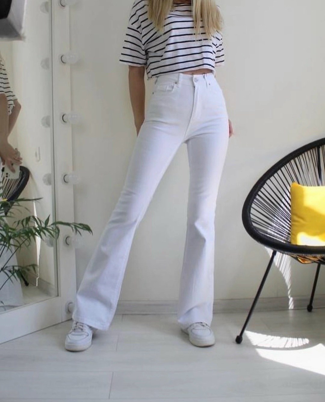 белые джинсы клеш,белые джинсы женские,белые джинсы,белые джинсы клеш от колена,белые джинсы женские клеш