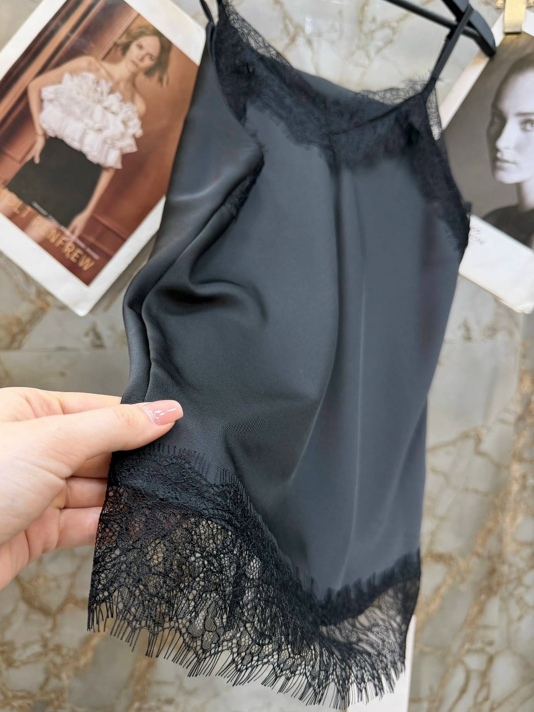 майка с кружевом,шелковый топ,топ с кружевом,майка с кружевом шелковая,атласный топ с кружевом