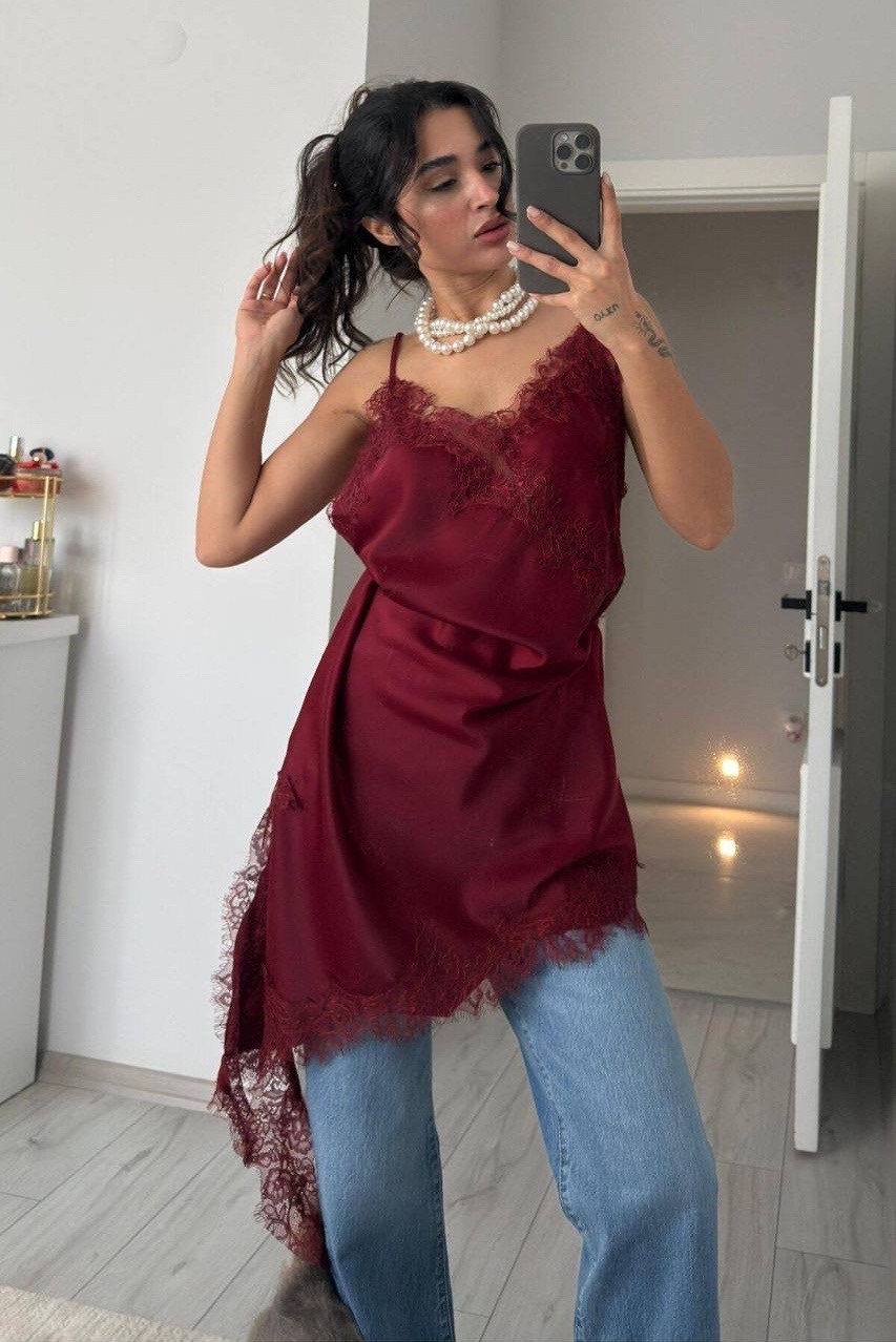 бордовое платье комбинация,бордовое платье,платье комбинация мини,юбка с кружевами,бордовый
